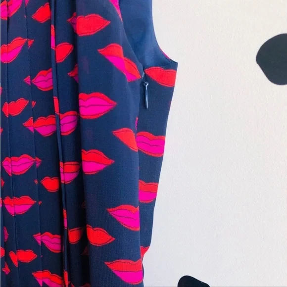 Halogen Sleeveless Pleated Dress Navy Lip Print 6 - Picture 5 of 9